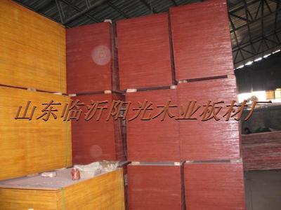 【陽(yáng)光木業(yè) 專(zhuān)業(yè)防水 建筑模板 1830 * 915 * 13.5 mm 覆膜 黑皮】?jī)r(jià)格,廠家,圖片,其他木板材,山東臨沂陽(yáng)光木業(yè)板材廠-